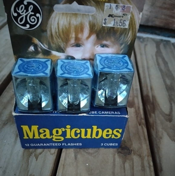Vintage GE Magicubes for Camera Flashcubes Photography - Picture 2 of 3